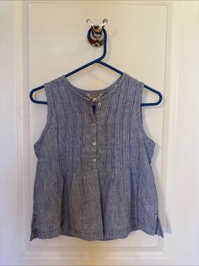 NWT XS Max Studio Light Blue Sleeveless Linen-like Blouse